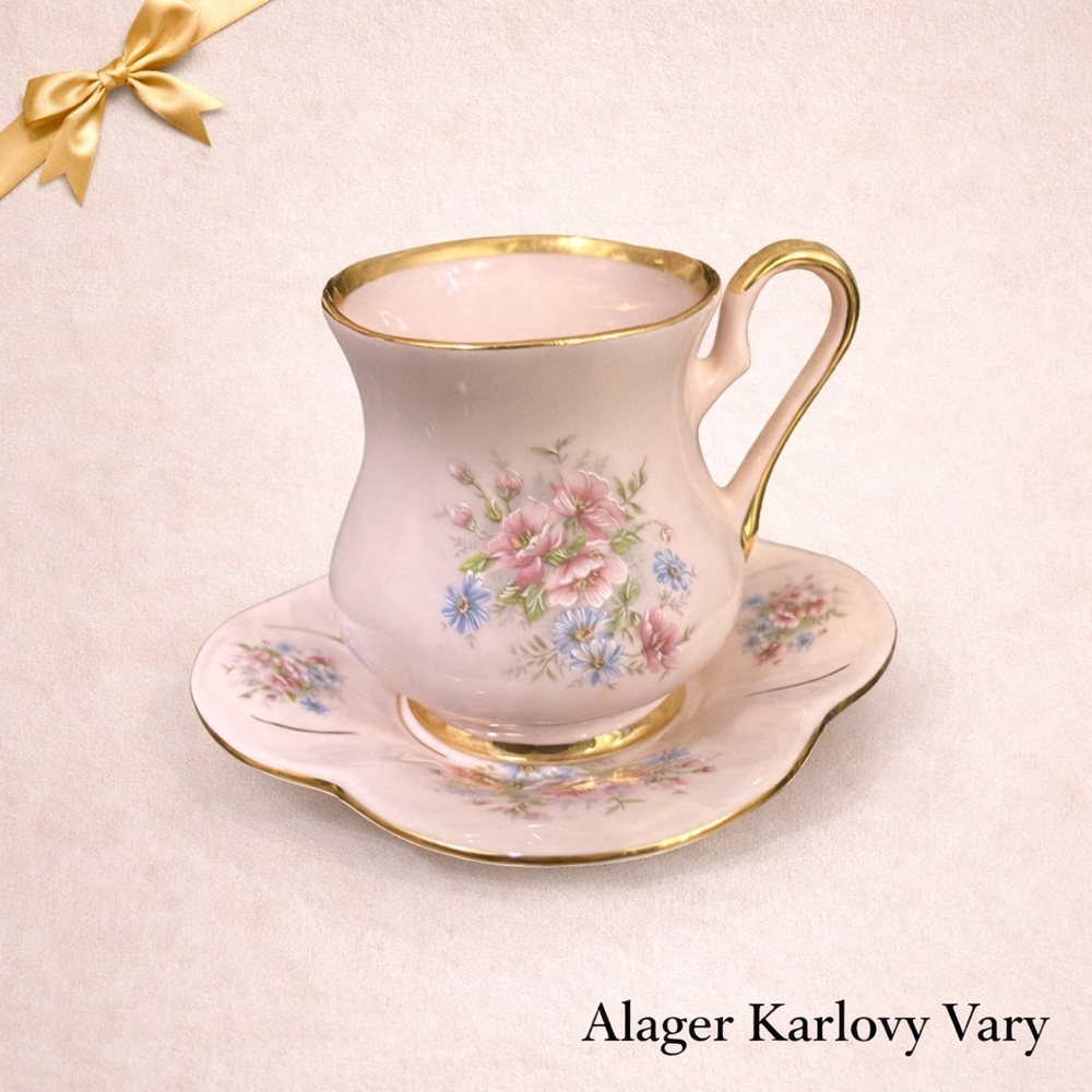 Porcelán Alager Karlovy Vary Pink Floral Czech Teacup & Saucer